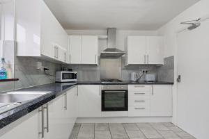 6 Beds, 3 Baths, Harrow, Wembley, London 20mins Train to Wembley Stadium, London Marylebone