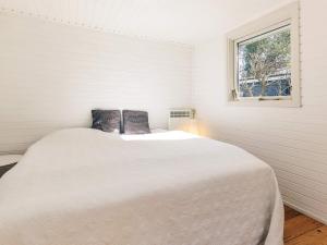 6 person holiday home in Føllenslev