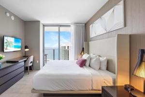 2 BDR Penthouse Ocean Front View Hyde Beach House