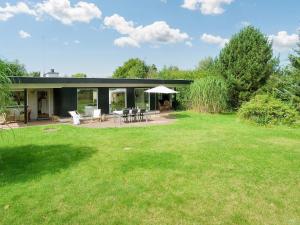 8 person holiday home in Asnæs