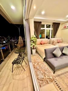 Kuching 4Pax Riverine High Floor Resort Stay Kuching Waterfront View from Balcony