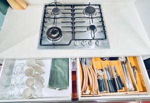 Luxe Riverside Oasis 3BR for 6 Guests Home Near Flemington Racecourse 16 min to CBD 20 min to Airport 2 mins walk to Public Transport to go to Train Station and Highpoint Shopping Centre