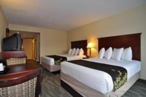 Queen Room with Two Queen Beds - Non-Smoking room in Gold Leaf Hotel of Dewey