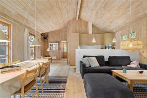 1437-Aakirkeby-Sjostauan-9