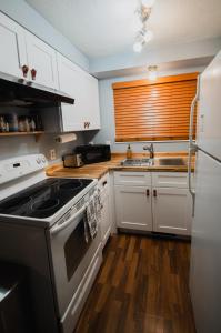 Bright and Peaceful Apt in Midvale
