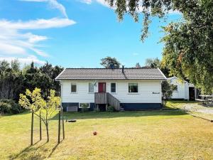 5 person holiday home in Nösund