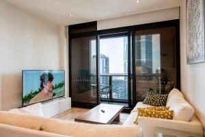 Prima Pearl - Bright Apartment with Balcony next to Casino, MCEC