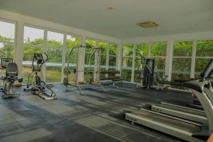 Spacious 3B 2B Parking Pool Gym