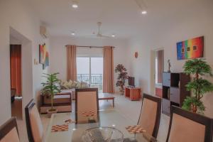 Spacious 3B 2B Parking Pool Gym