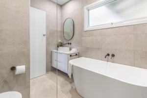 Seaside Haven Short 250 Metre Walk To The Beach