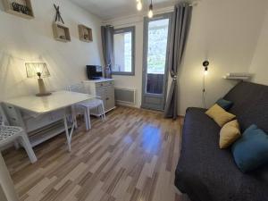 Studio calme avec parking au centre de Cauterets - FR-1-812-142
