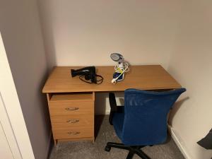 3 Beds, 2 Baths, Northampton, Free Parking, 50mins Train to London Euston