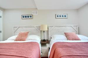 Cozy FedHill Gem plus Parking and Walk to Harbor and Stadiums