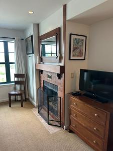 Cozy Studio Resort Stay Mountain Creek Pool Hiking