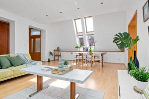 Main Square Luxe Apt & In The Heart of Bratislava Old Town