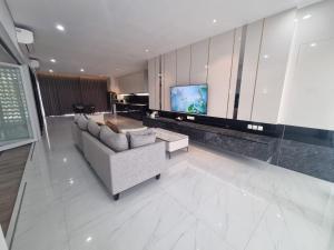 The Hill Ocean View - 17A