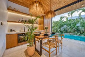 New! Chic 2BR tropical villa near Canggu