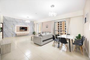 Luxury 1BR in JBR Center Sea & Dubai Eye View