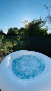 Exclusive BIG Apartment Garden with Jacuzzi & Private Parking