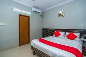 Hotel O White Fort Near Lalbagh Botanical Garden
