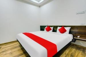 Hotel O White Villa