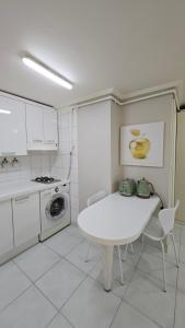 7 minutes from Apgujeong Station, Gangnam Rodeo, Garosu-gil, Luxury Street