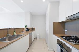 Near Airport 2BR APT & Self Check-in
