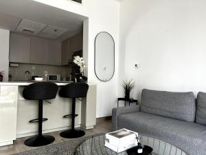 Modern 1BR Yas Island Pool, Gym, Parking