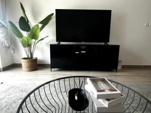 Modern 1BR Yas Island Pool, Gym, Parking