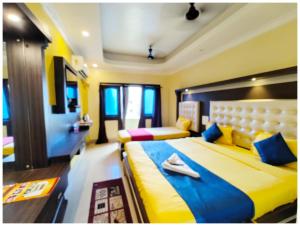 SEA VIEW from ROOFTOP And BALCONY- Beachfront Hotel - PRIVATE BEACH AREA- GARDEN - HOTEL Retreat Asish Puri