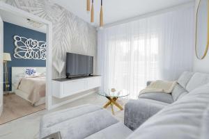 Pearl Marina Luxury Apartment with Parking and Close to the Beach by Renters Prestige