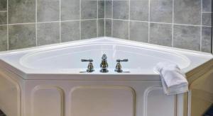 Comfort Suites near Hot Springs Park