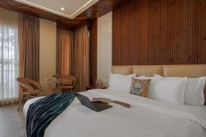 SaffronStays Library Enclave - Luxury Duplex Apartment with 2 floors, Mall Road Mussoorie