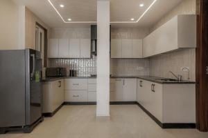 SaffronStays Library Enclave - Luxury Duplex Apartment with 2 floors, Mall Road Mussoorie