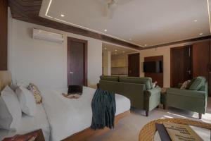 SaffronStays Library Enclave - Luxury Duplex Apartment with 2 floors, Mall Road Mussoorie