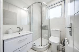 Cocos place in Mile End