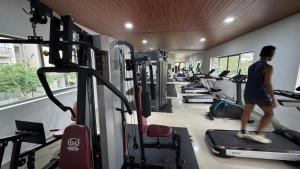 Modern 2BR Resort Apartment with Pool & Gym, Malabe