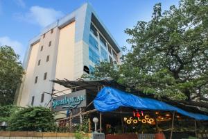 Townhouse OAK Hotel Shubhangan Near Juhu Beach