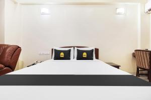 Townhouse OAK Hotel Shubhangan Near Juhu Beach