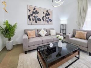 Balcony 1BR Retreat - Stylish Dining Escape