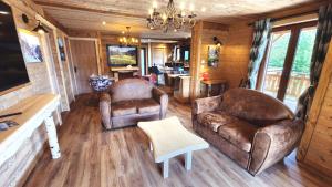 Gite panoramique et Spa de Liézey Les Jonquilles