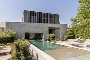 Tranquil Designer Stay with Infinity Pool