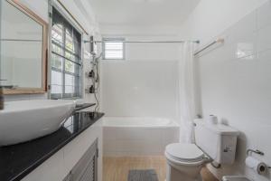 Naiharn Beach Holiday Villa, Rawai Phuket