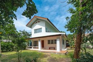 Naiharn Beach Holiday Villa, Rawai Phuket