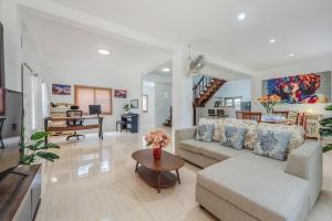 Naiharn Beach Holiday Villa, Rawai Phuket