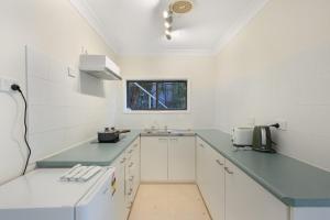 Coastal Luxury 2BR w Pool & Entertainers Paradise