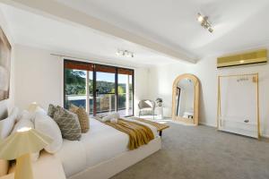 Coastal Luxury 2BR w Pool & Entertainers Paradise