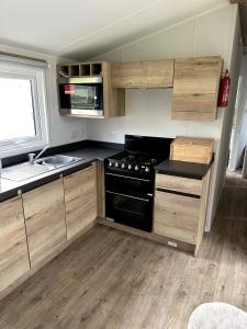 Luxury static caravan on SunnySands with mountain views