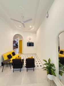 Roomah Kuning