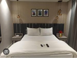 Hotel Shine inn Couple fridenlly rohini west metro station near by m2k cinema near by rajiv gandi hospital